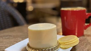 おしゃれなカフェで老舗の味を