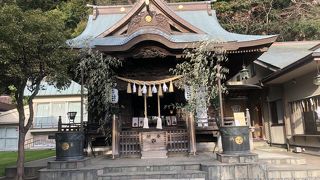 階段を上って境内へ。