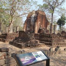 西側の立像です。