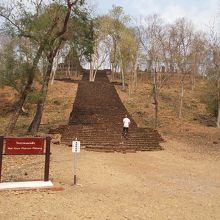 ワット・カオ・ パノム・ プレーンの登り階段です。