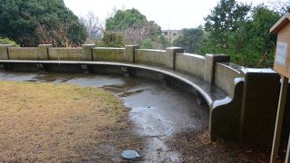 離宮時代の名残が感じられる公園。