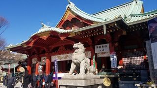 摂末社やさまざまな碑も多い