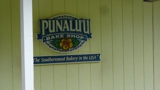 アメリカ50州最南端のパン屋さん。いろいろなマラサダがある。