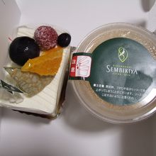 フルーツのケーキと杏仁豆腐