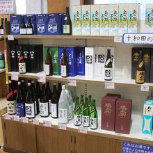 地酒も豊富な品揃え