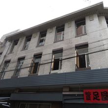 丼池繊維会館です