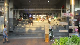 金物屋や食器類を販売するお店が入っていました