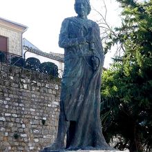 フェルナンド3世の像