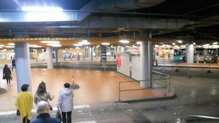 「ヴィル・ケスクス」の地下に大きなバスターミナルがあります