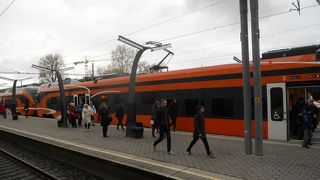 タリン駅は古いけど、列車は新しかったです