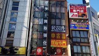 楽器に手を出してみたくなるほどの賑わい