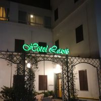 ホテルの外観はシンプルでしたが、内部はきれいでした。