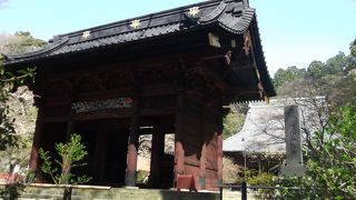 緑の豊かな広大な境内