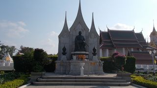 旧市街地の中心的なエリアにあります。