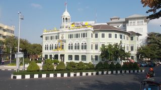 旧市街地の中心的なエリアで東寄りにあります。