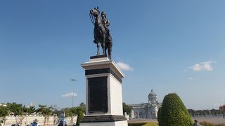 ラーマ5世騎馬像