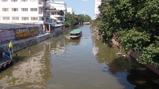 旧市街地の北のエリアにあります。