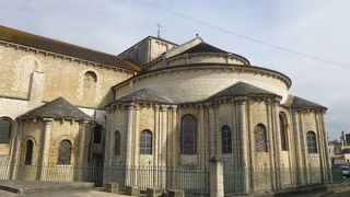 巡礼路沿いの教会。外観の柱頭群も見ごたえあります！