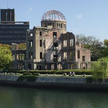 川が横を流れています