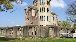 戦争の悲惨さを肌で感じることができる