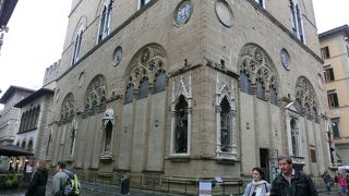 教会名の聖ミカエルよりマリア様に守護されてるような…？