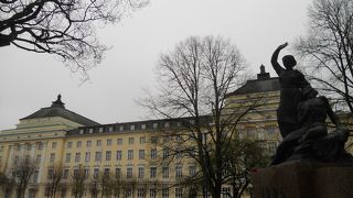 旧市街とは違った魅力あり