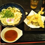 うどんが美味い。丼ものは飯がまずくイマイチ。