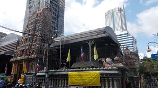 町の南のエリアにあります。