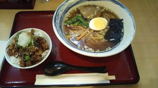 オーソドックスな醤油ラーメン