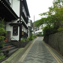 石畳の元湯通り