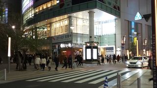 新宿南口のビル