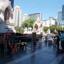 2つは並んでたてられています。