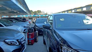 第1ターミナルのレンタカースポットは狭い