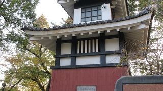 説明を読まないと、灯台をモデルにしたとは誰も想像できないと思います。