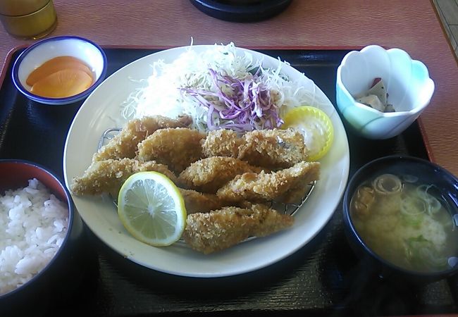 帆立フライ定食を頂きましたが、良かったです