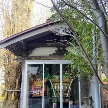 御神輿が保存されている収蔵庫