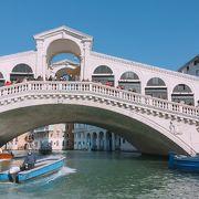 橋の上に店　「リアルト橋」　イタリア　ヴェネツィア