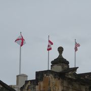 「ラ‐フォルタレサとプエルトリコのサンフアンの歴史地区」の名称で１９８３年に世界遺産（文化遺産）に登録された要塞です。