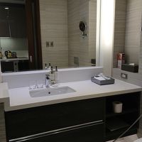 照明が明るく、大きく使いやすい洗面台