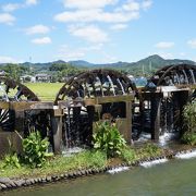 国史跡の現役の立派な水車