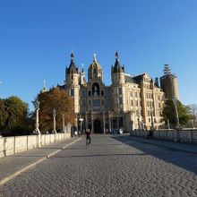 正面もきれいですが、