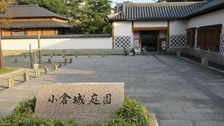 よく手入れされた日本庭園と御殿