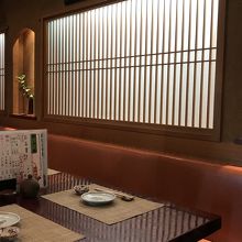 落ち着いた雰囲気の店内