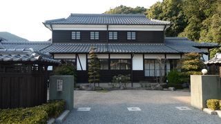 歴代首相の扁額が見もの