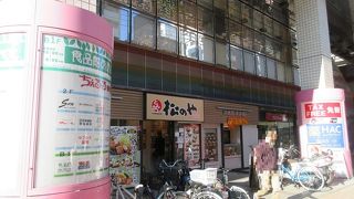 松乃屋という松屋系列のとんかつ専門飲食店が入っていました。