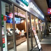 明るい雰囲気の店内