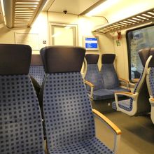 連接車の車内。