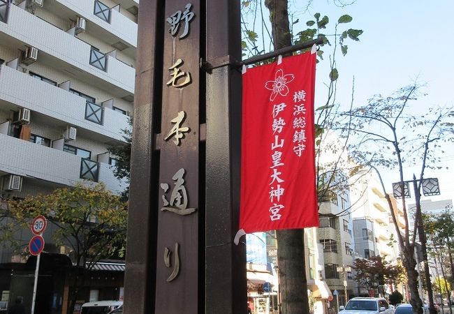 道路も歩きやすいように車道と歩道が分離されてますし、街灯一つとっても綺麗なデザイン。