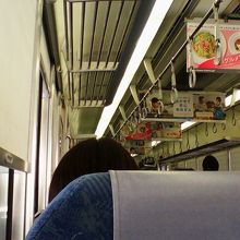 ブラインドが調整しやすく、適度に直射日光を避けて外を見やすい