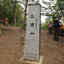 三頭山山頂（西峰）